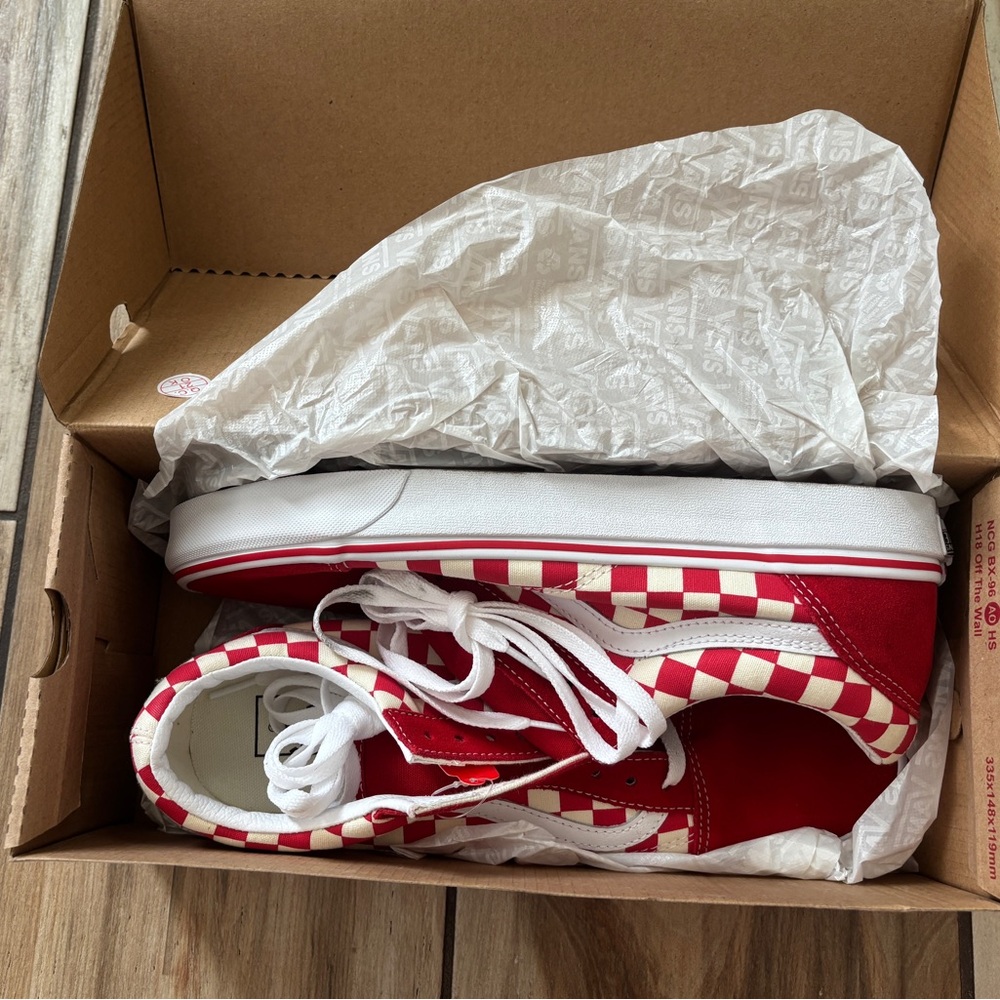 Men’s Vans Red Checkered Shoes - Picture 2 of 3